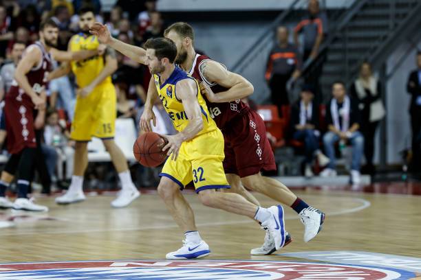 在进攻端 在进攻端