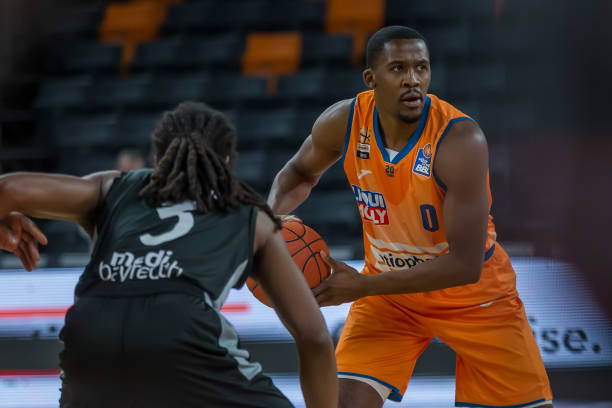 斯相提并论 斯相提并论